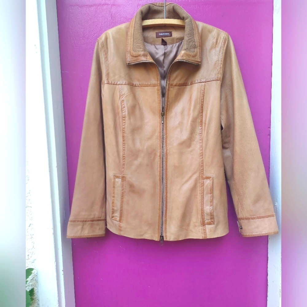 DANIER lined leather fall jacket with Zip front, L. Lovelysubtle color details